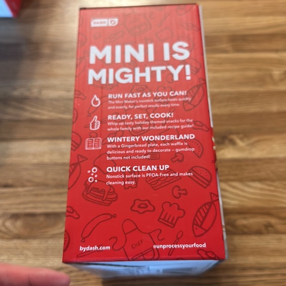 DASH MINI GINGERBREAD WAFFLE MAKER: RED: NEW IN BOX - Picture 3 of 4